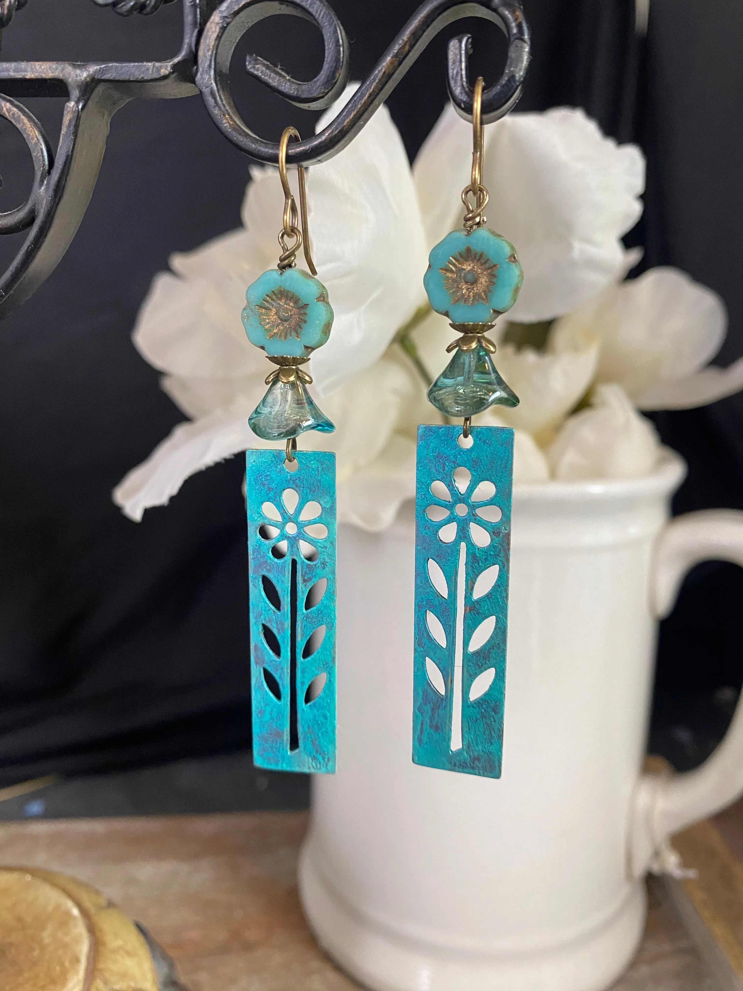 Flower teal patina, flower Czech glass, bronze metal, earrings