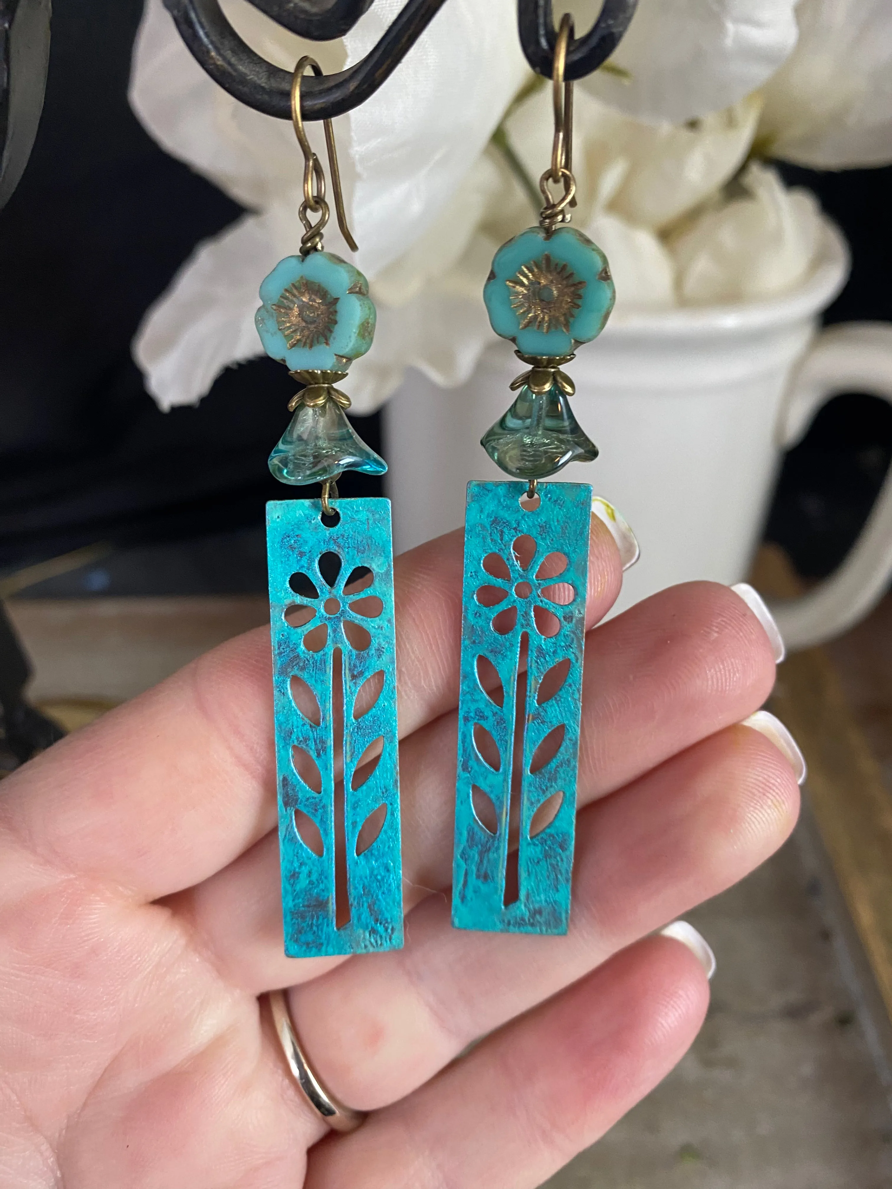 Flower teal patina, flower Czech glass, bronze metal, earrings