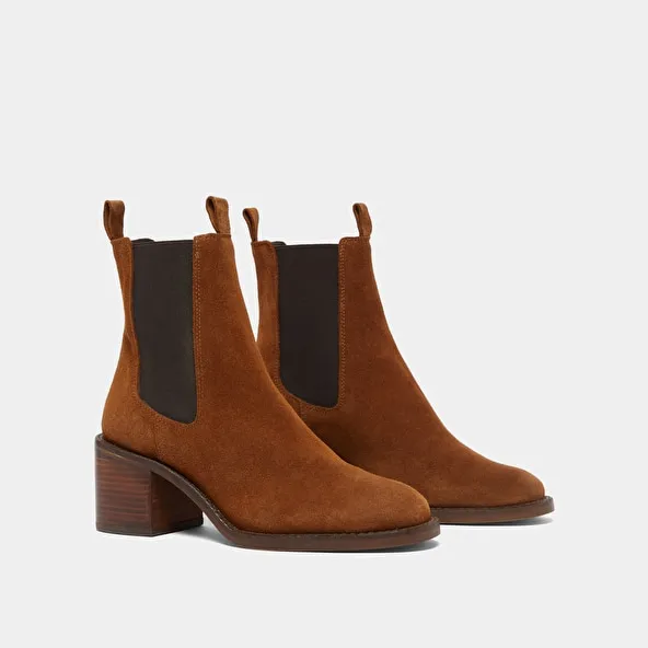 Heeled boots in cognac suede