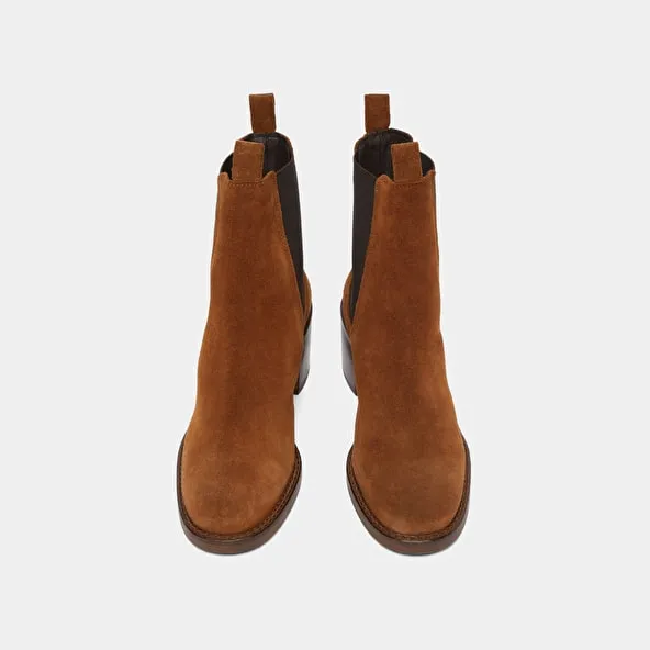 Heeled boots in cognac suede