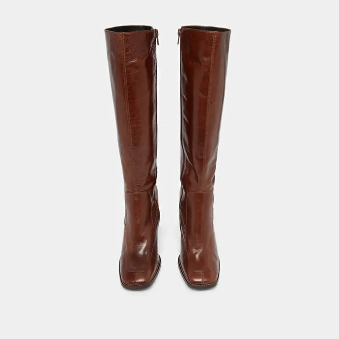 High boots with square toes in brown leather